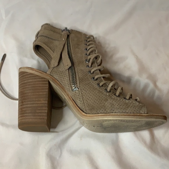 Dolce Vita Lira Peep Toe Ankle Bootie - Picture 4 of 10